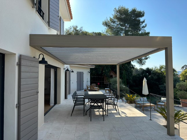 Pergola aluminium à lames rétractables