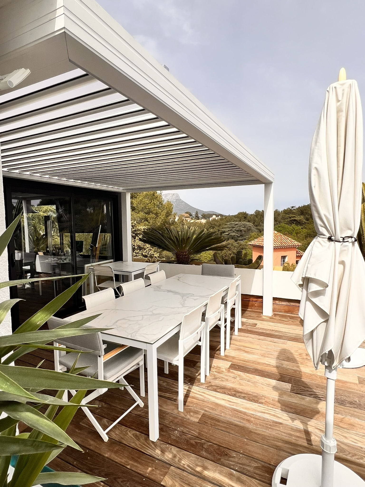 Pergola bioclimatique adossée